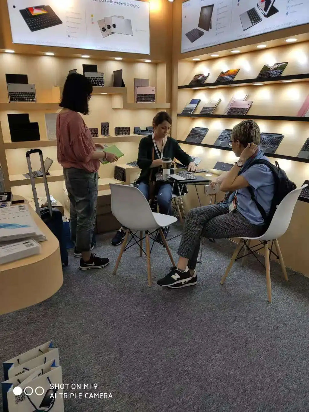 Wireless 10" Magnetic Scissor-Style USB-C 7-RGB Backlit Full Size Keyboard for Surface Go3 Tablet New for Office