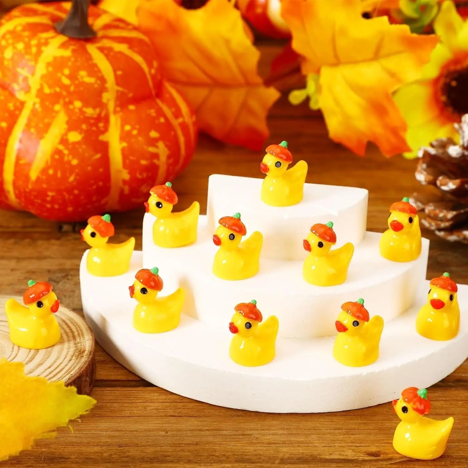 200/100Pcs Fall Mini Ducks Autumn Mini Resin Pumpkin Duck Miniature Duck Statue Dining DIY Thanksgiving Halloween Party Decor