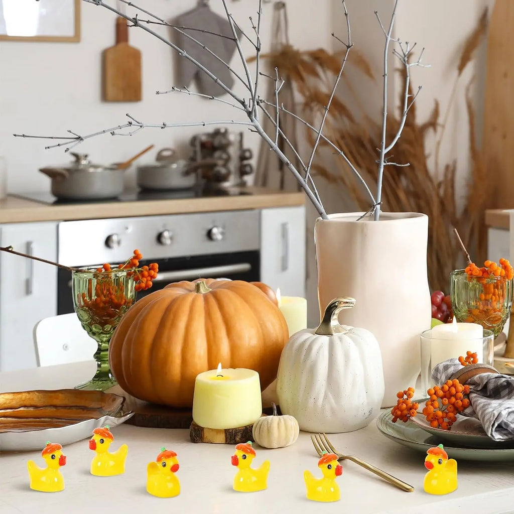200/100Pcs Fall Mini Ducks Autumn Mini Resin Pumpkin Duck Miniature Duck Statue Dining DIY Thanksgiving Halloween Party Decor