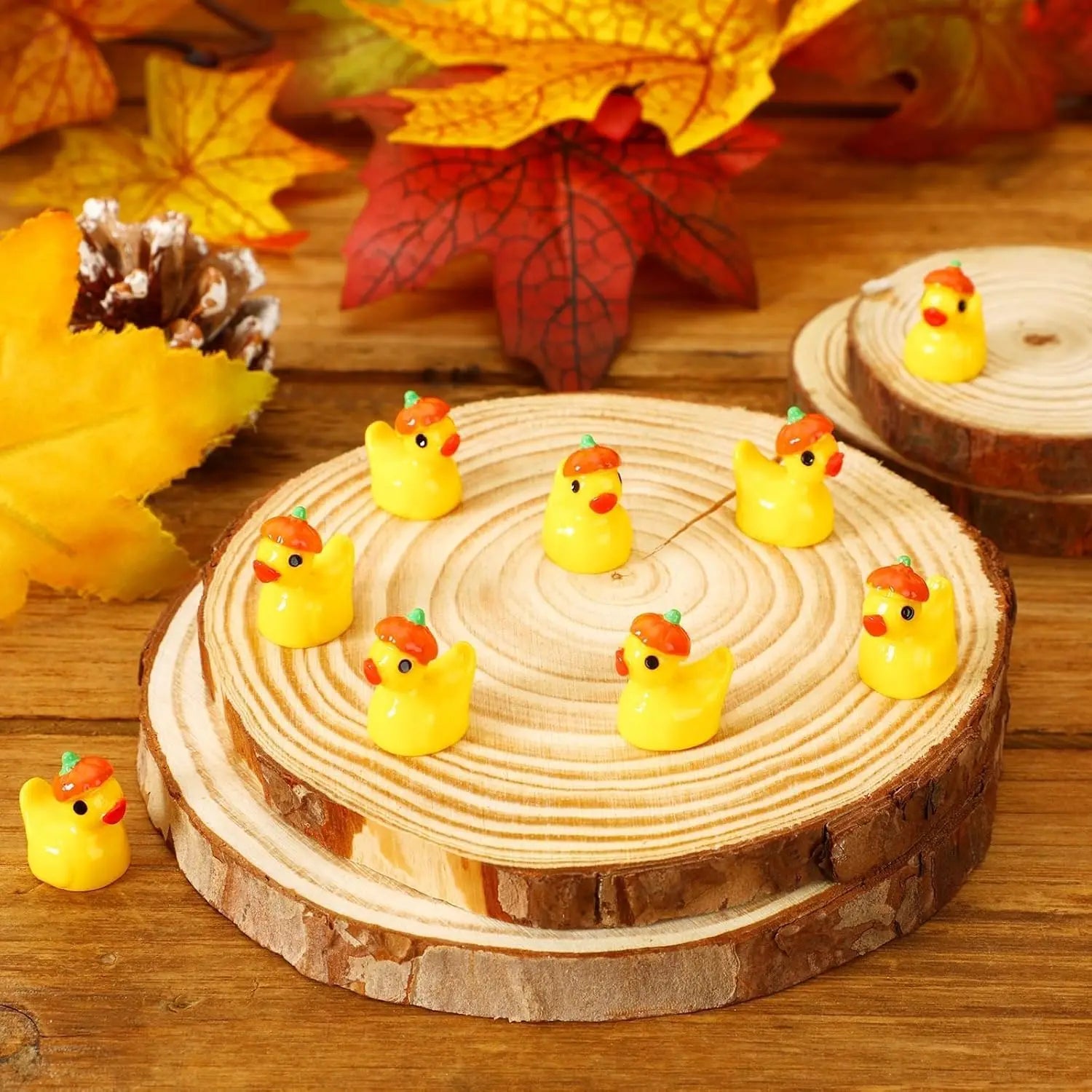 200/100Pcs Fall Mini Ducks Autumn Mini Resin Pumpkin Duck Miniature Duck Statue Dining DIY Thanksgiving Halloween Party Decor